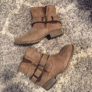 NIB Distressed brown boots